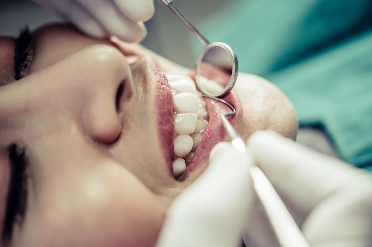 Fogászati vizsgálat a Dentis rendelőjében